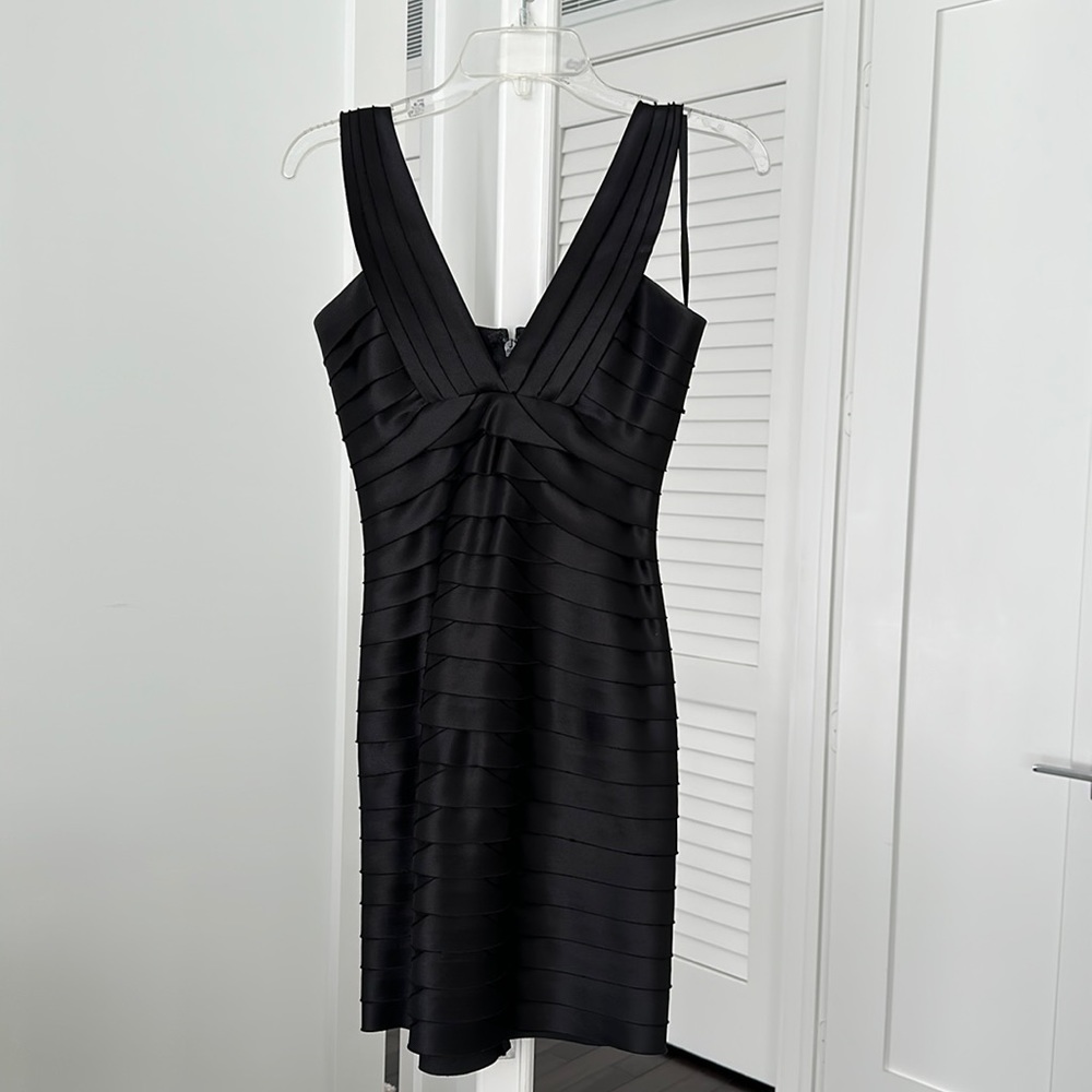 BCBGMAXAZRIA BLACK MINI DRESS